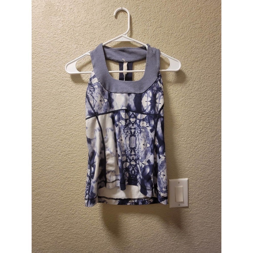 LULULEMON RACERBACK TANK TOP W/ SHELF BRA BLUE WHITE GEOMETRIC DESIGN